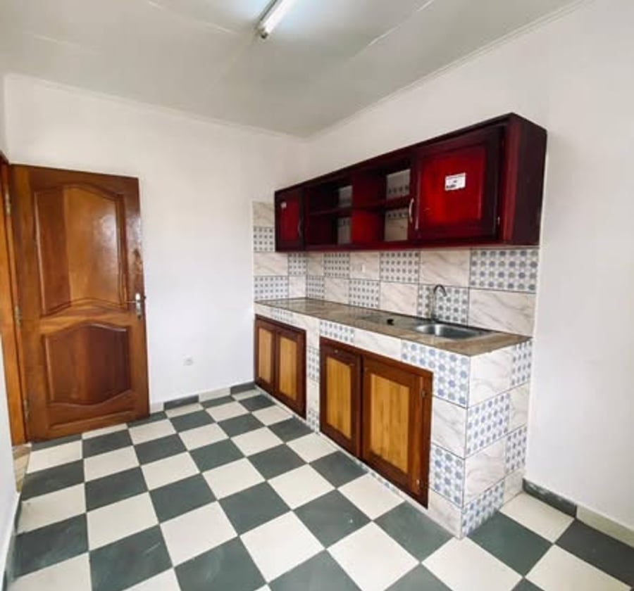 Appartement neuf à Kotto, 2 chambres, 150 000 FCFA/mois