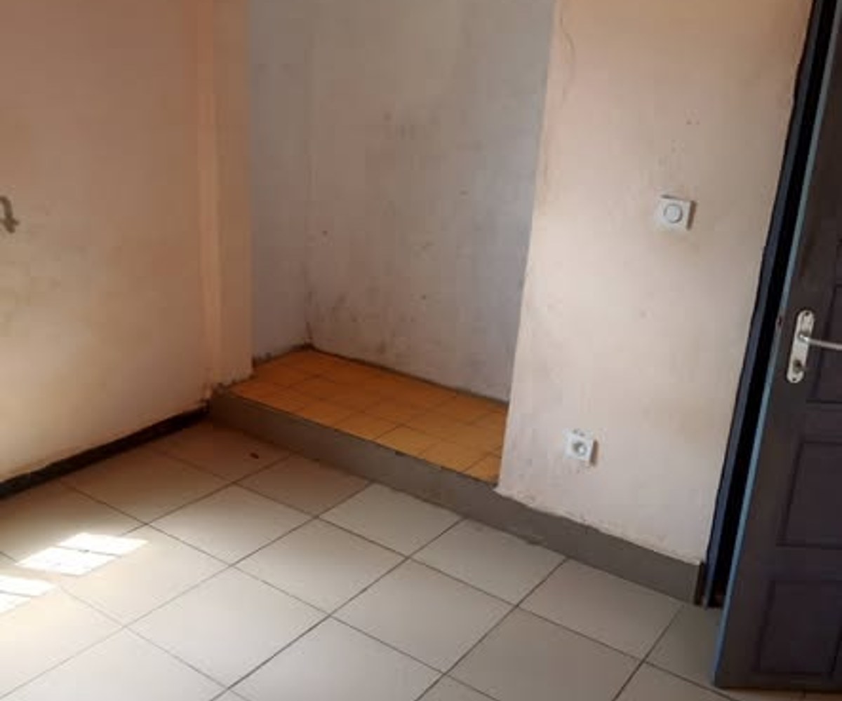 Appartement 2 chambres à Biyem-Assi