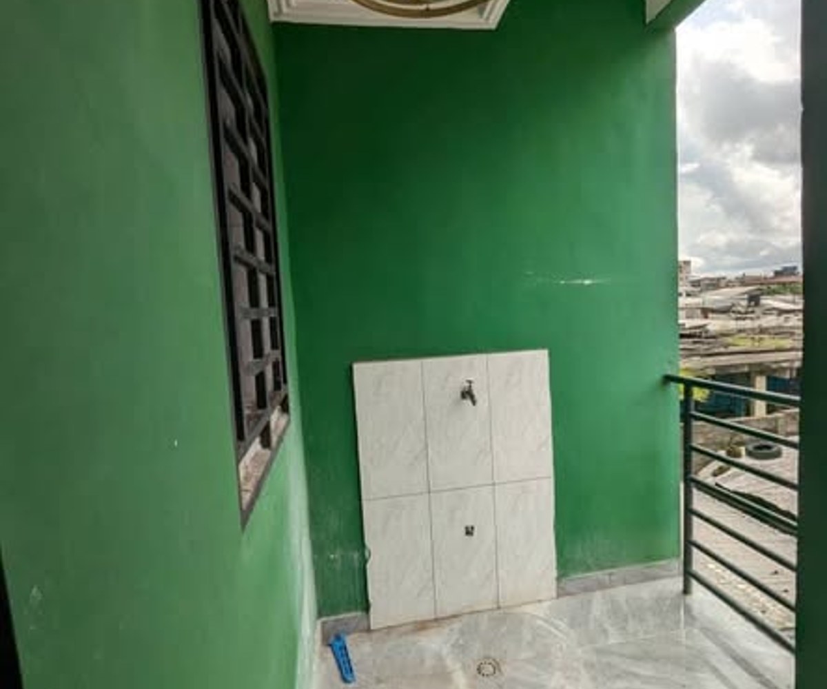 Studio moderne avec balcon – Bonanjo