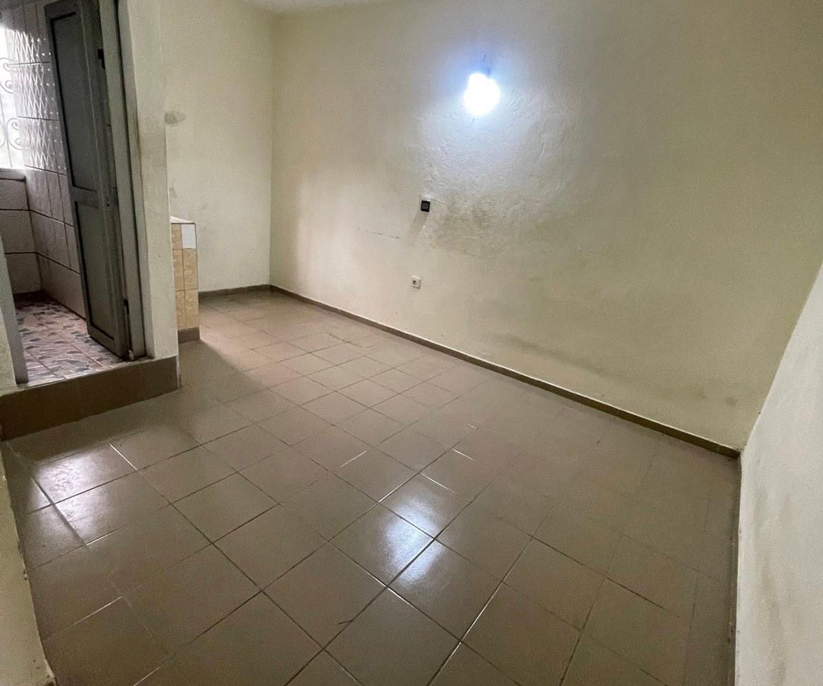 Vaste chambre moderne à Logbessou