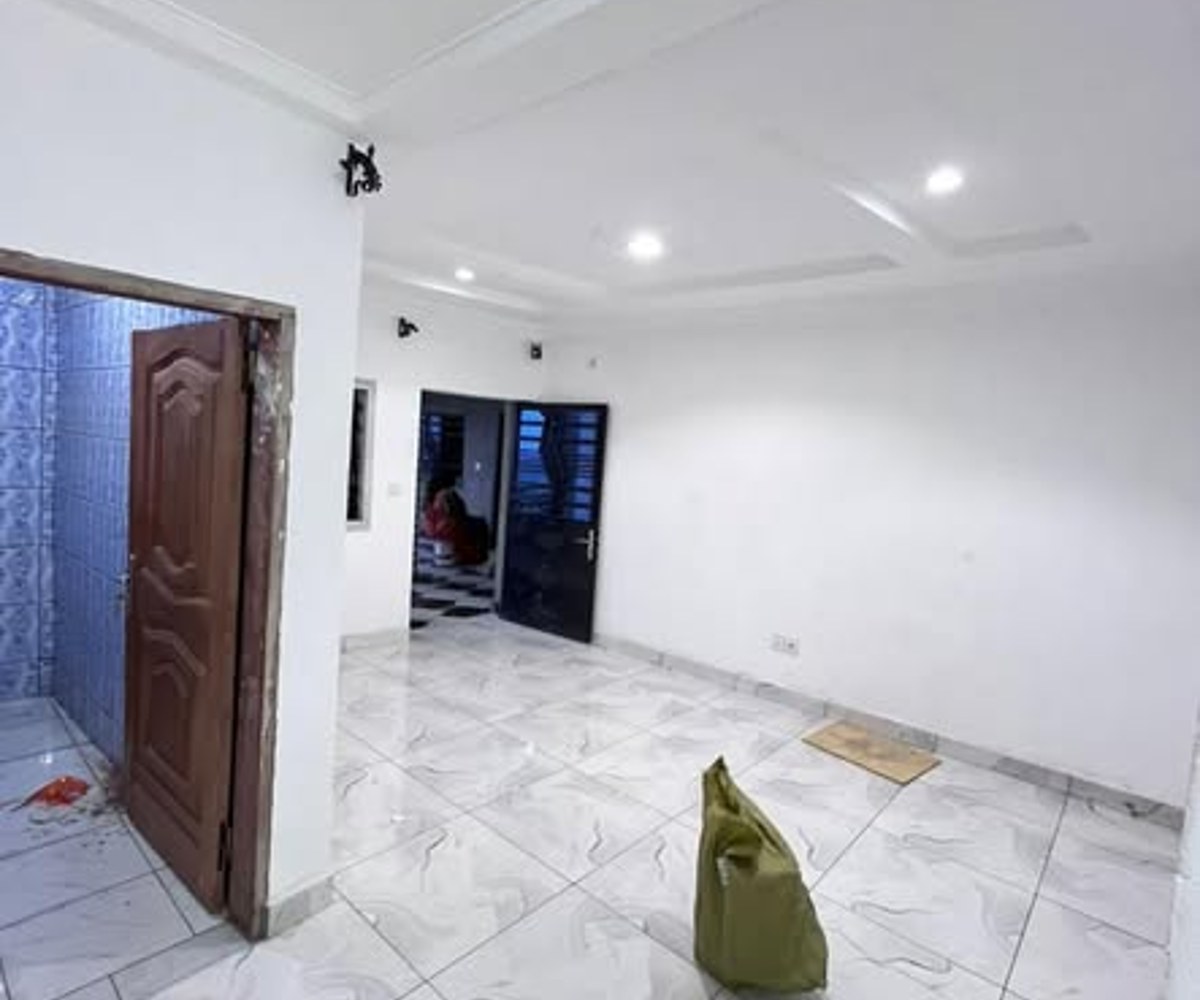 Studio moderne à louer à Olembe