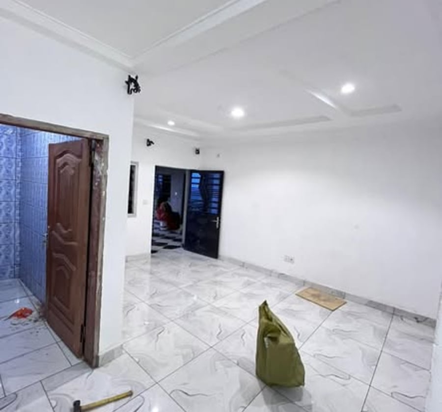 Studio moderne à louer à Olembe