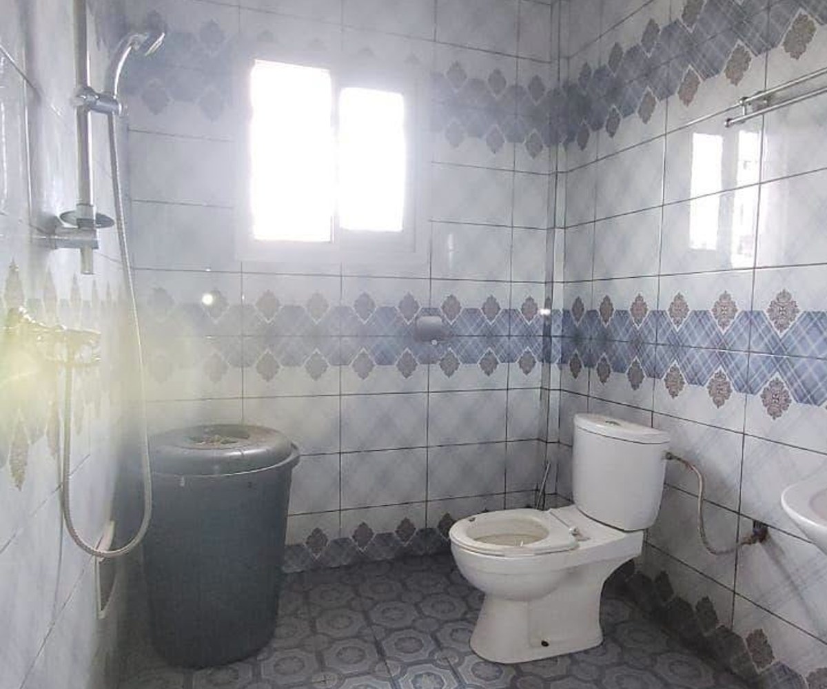 Vaste chambre moderne à louer à Messassi