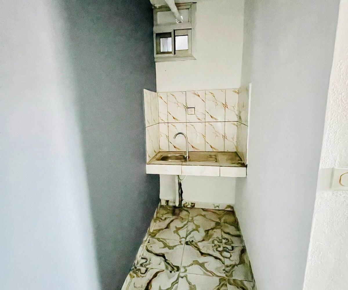 Studio moderne à louer - Biyem-Assi