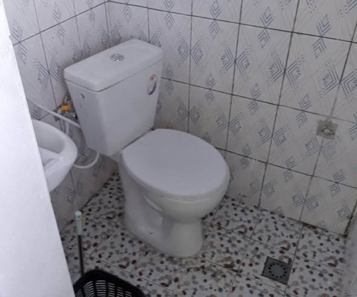 Chambre moderne neuve à louer – Village entrée Carrière, Douala