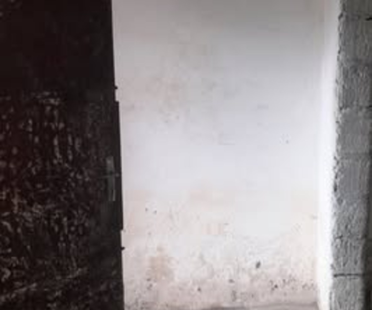 Vaste chambre simple à louer à PK8
