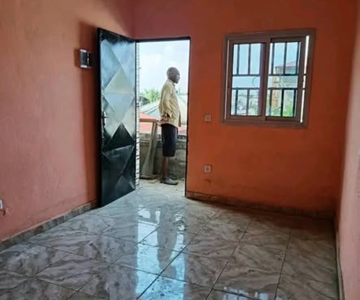 Chambre moderne neuve à louer à Bonaberi