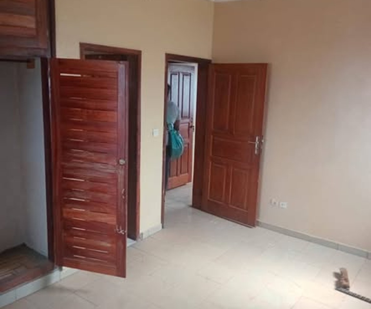 Appartement à louer à Biteng, Yaoundé - 3 chambres