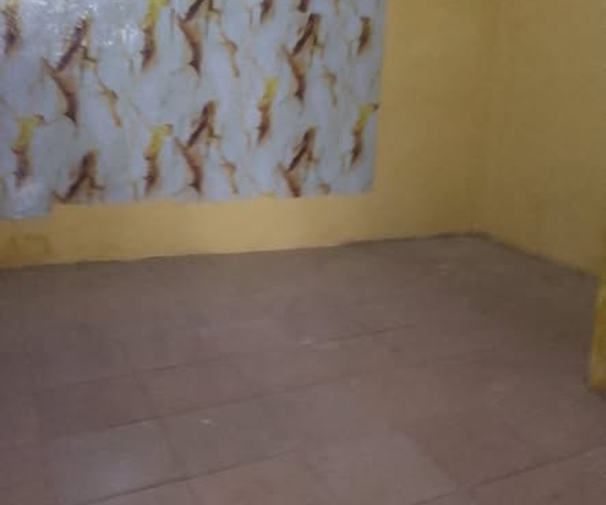 Grande chambre moderne à Nsimeyong