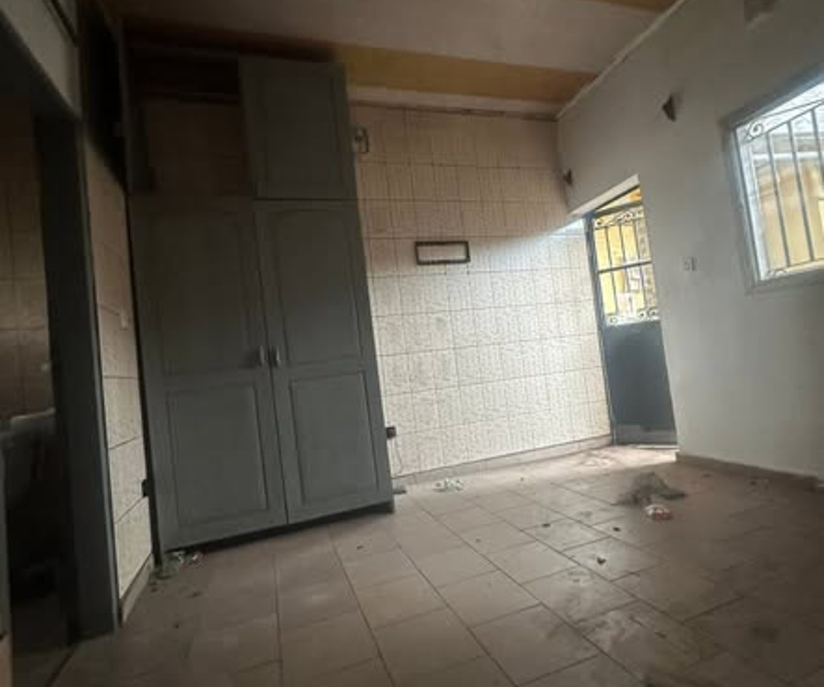 Chambre moderne 3 pièces à louer à PK 14, Douala