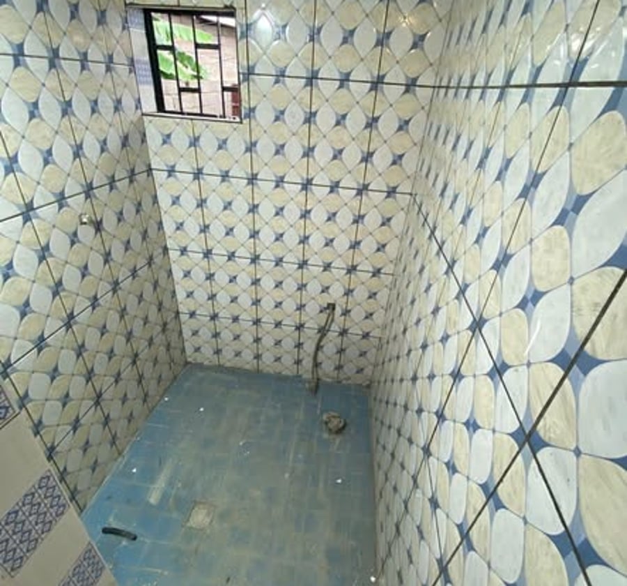 Vaste chambre à louer - Logbaba, Douala