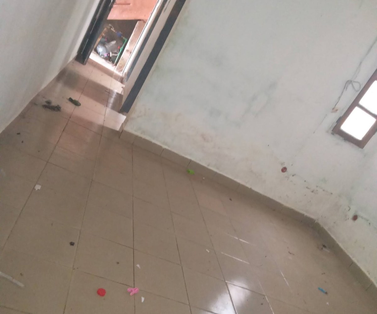 Vaste chambre moderne à louer à Obobogo