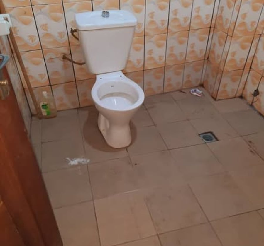 Vaste chambre moderne trois pièces à Essos