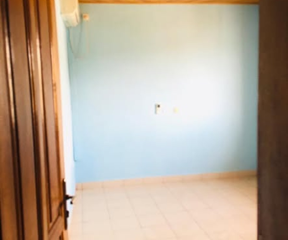 Vaste et magnifique appartement moderne à louer à PK8