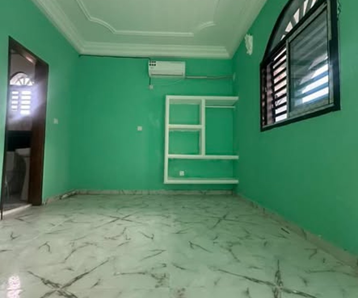 Studio moderne climatisé à PK12, Douala