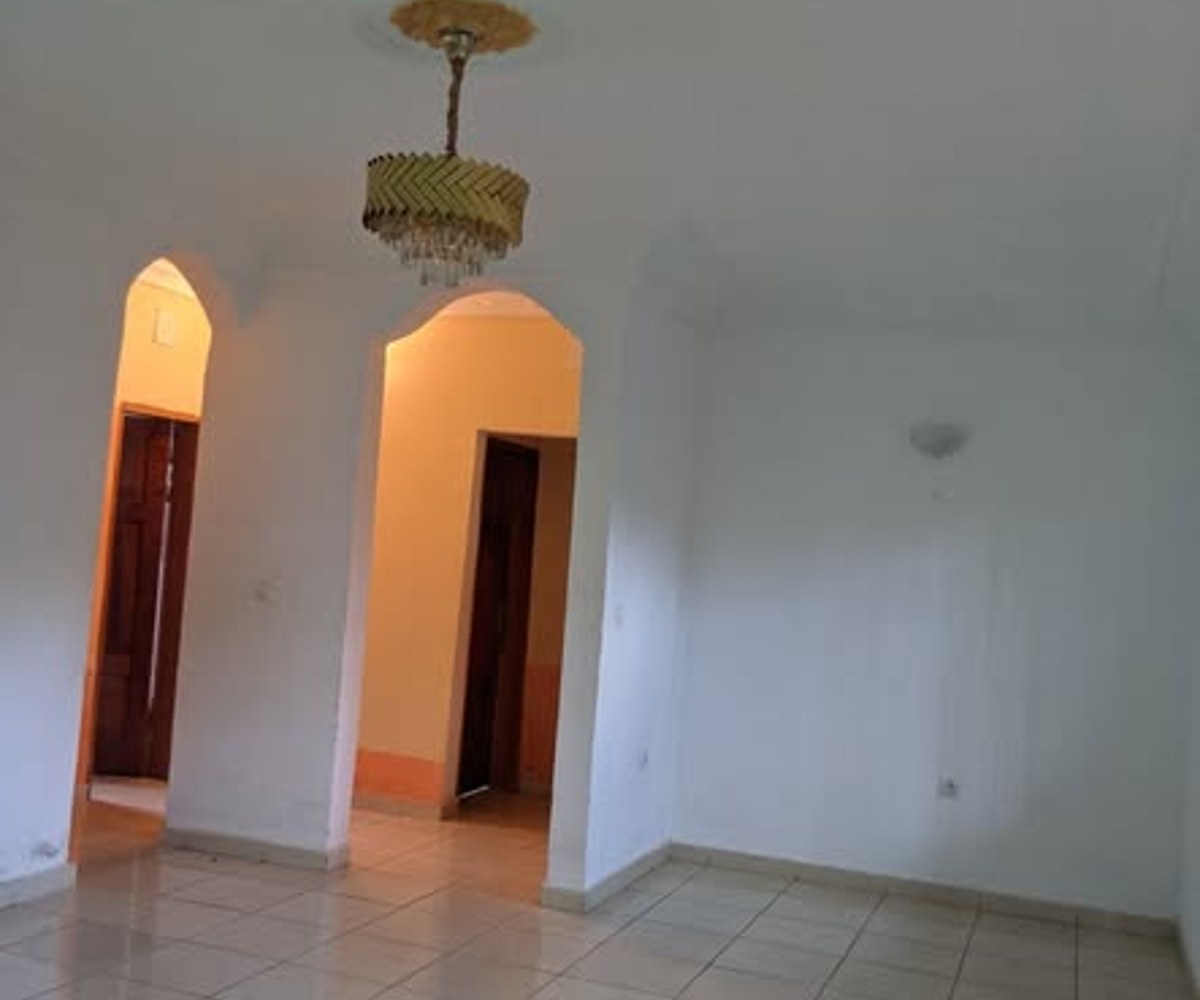 Appartement moderne 2 chambres à louer à Awaé escalier (Abang)