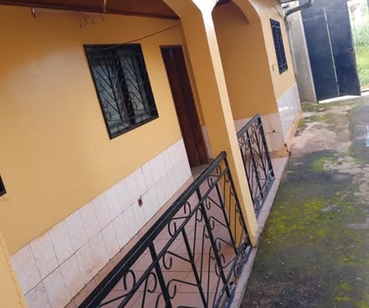 Vaste appartement moderne à louer à Odza