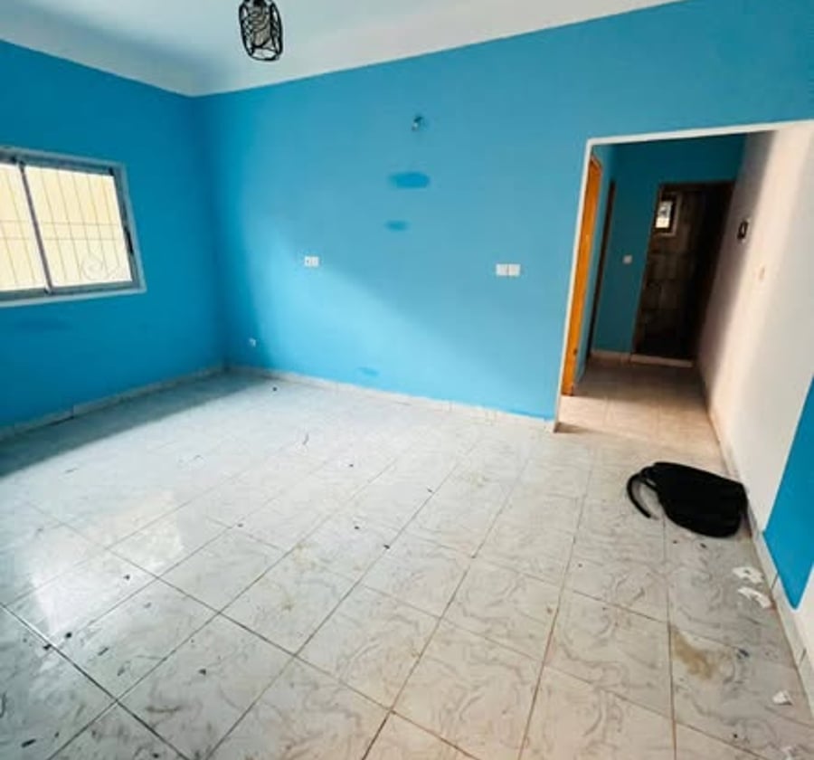 Studio neuf avec forage à Nkozoa