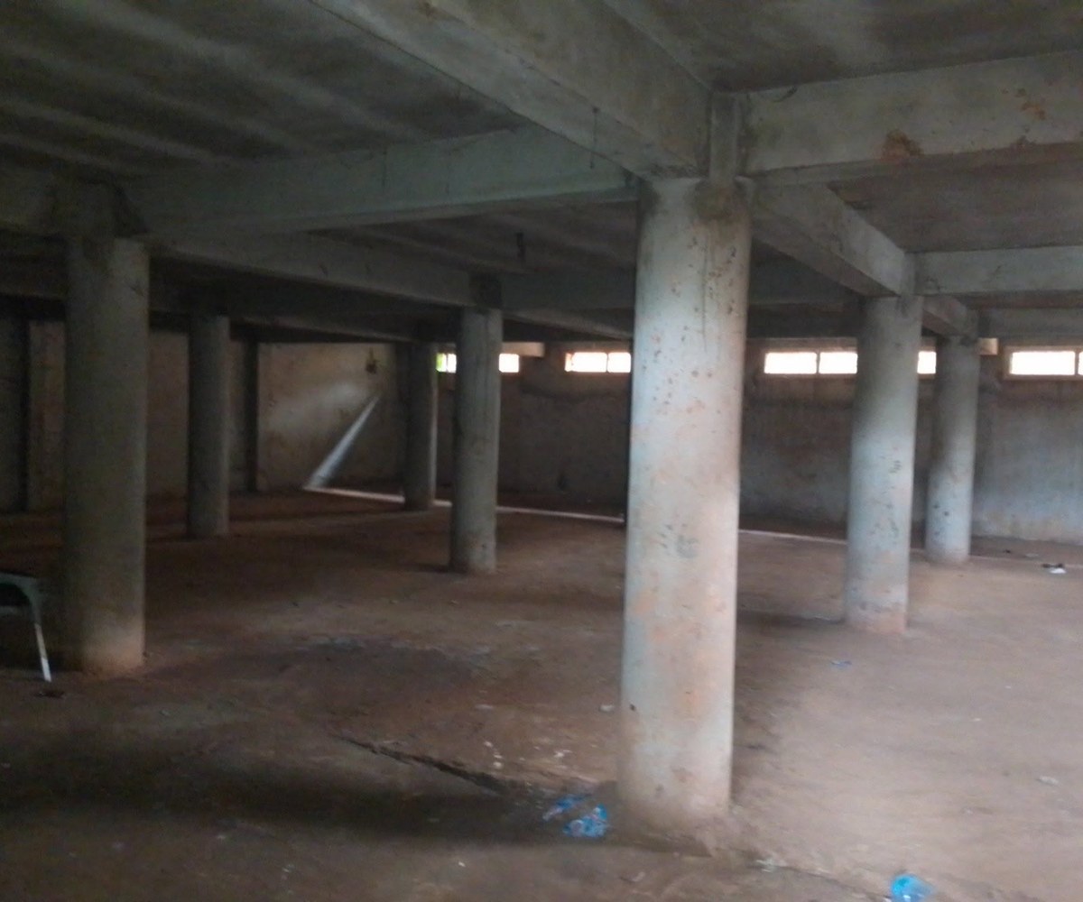 Magasin à louer à Mokolo - Yaoundé - 1000 m²