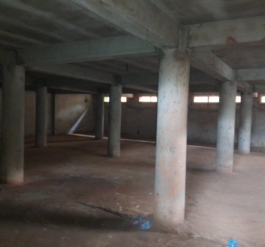 Magasin à louer à Mokolo - Yaoundé - 1000 m²