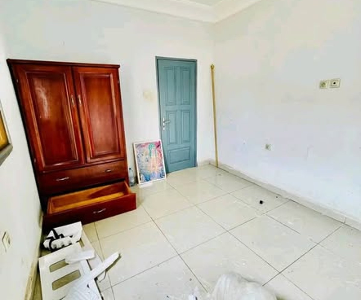 Chambre moderne à Bonamoussadi près de Santa Lucia