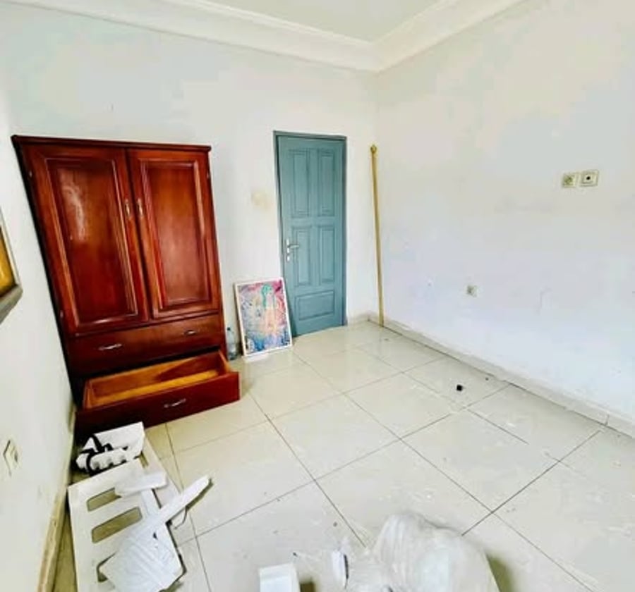 Chambre moderne à Bonamoussadi près de Santa Lucia