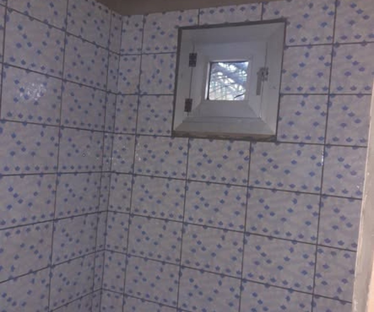 Chambre moderne dans la barrière à Ndogpassi II