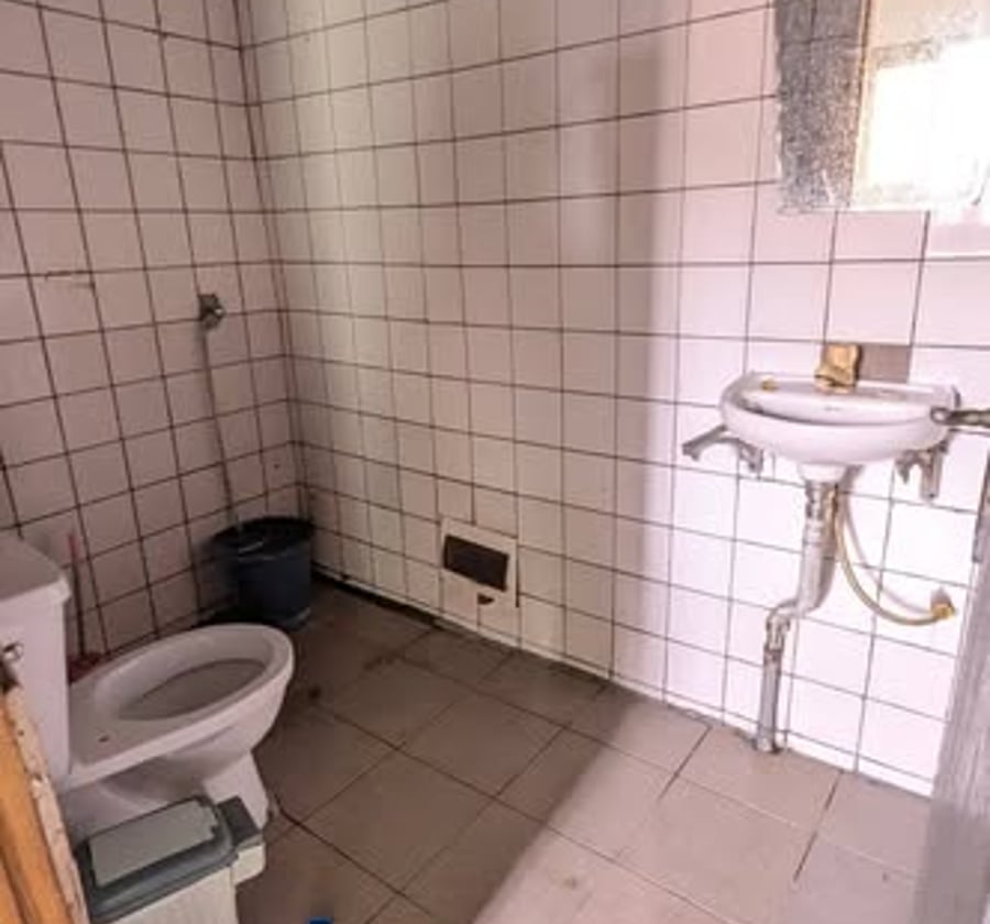Chambre moderne avec cuisine et balcon - Makepe Missoke