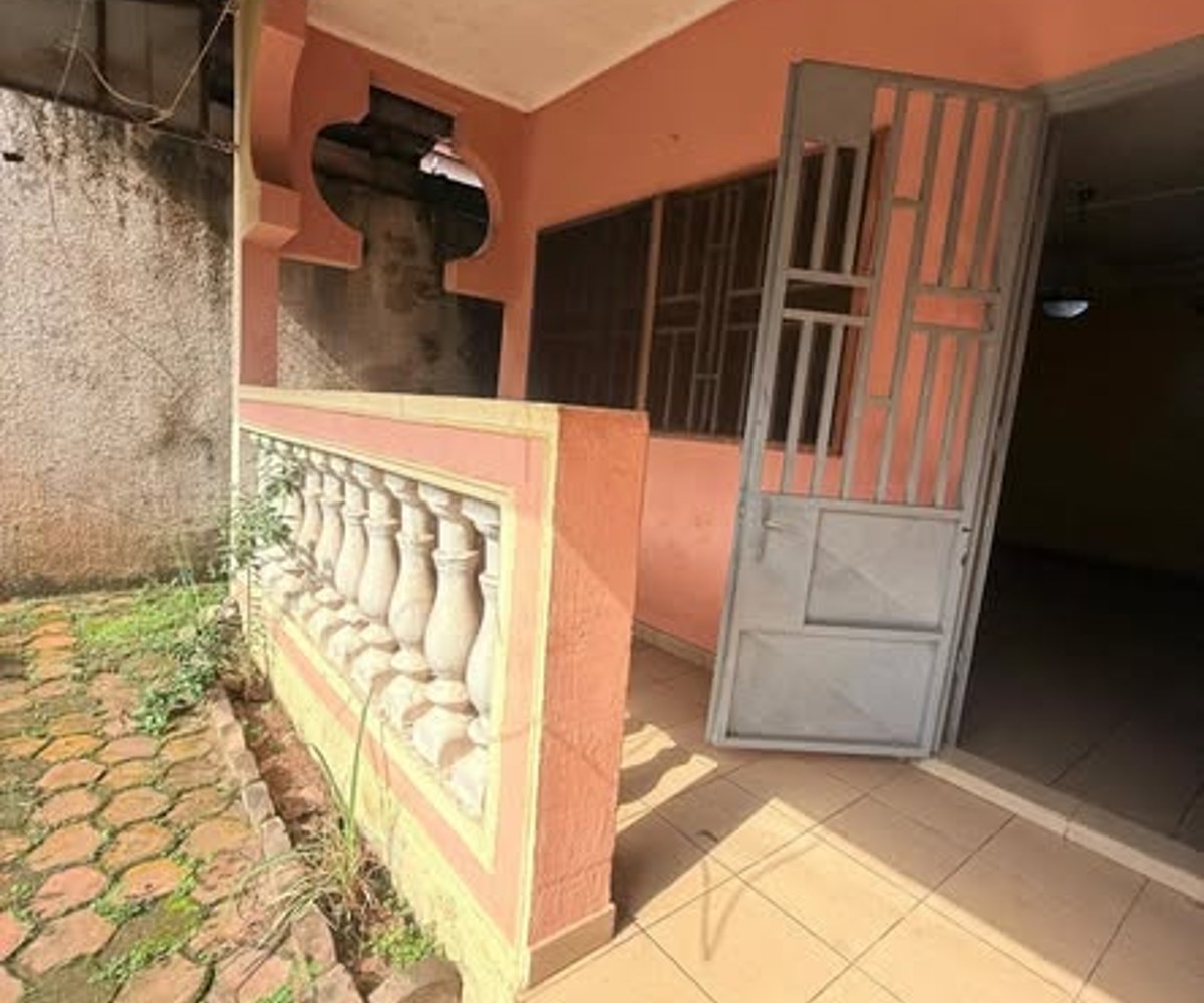 Villa à louer à Ngousso, Yaoundé - 3 chambres, 2 douches