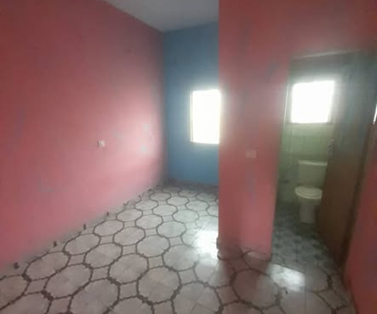 Studio moderne à louer à Mbadoumou, Simbock