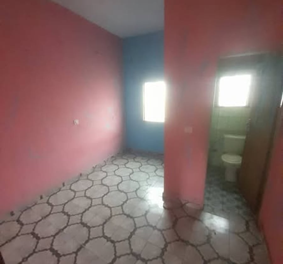 Studio moderne à louer à Mbadoumou, Simbock