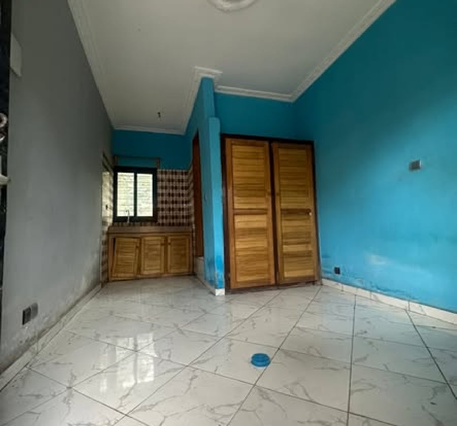 Chambre moderne à PK16 Douala
