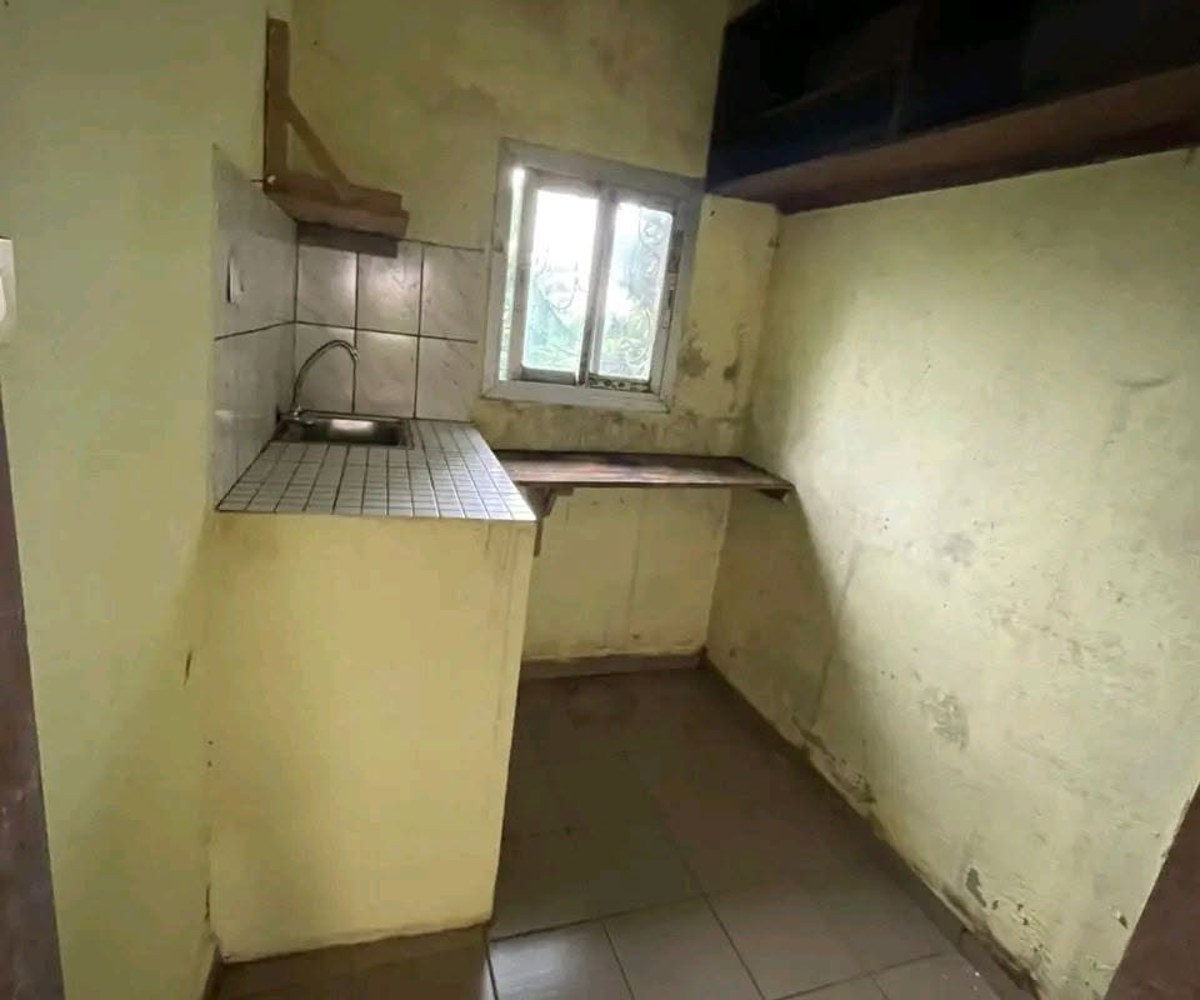 Chambre moderne 3 pièces - Omnisport, Yaoundé