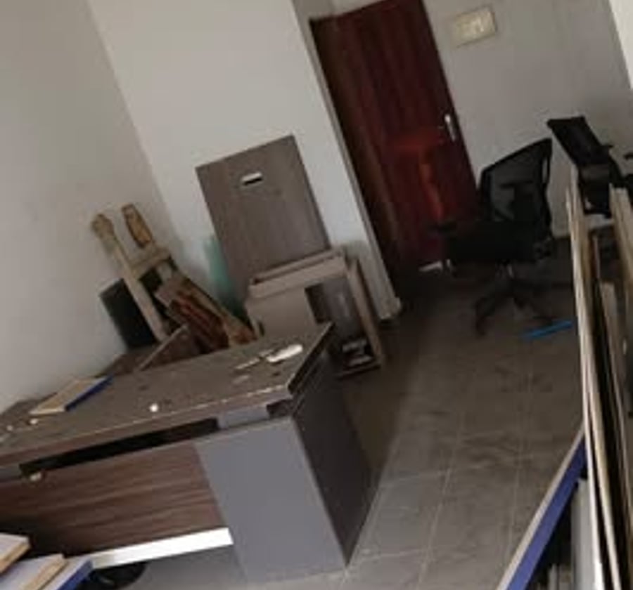 Grande boutique à louer à Yassa Neptune