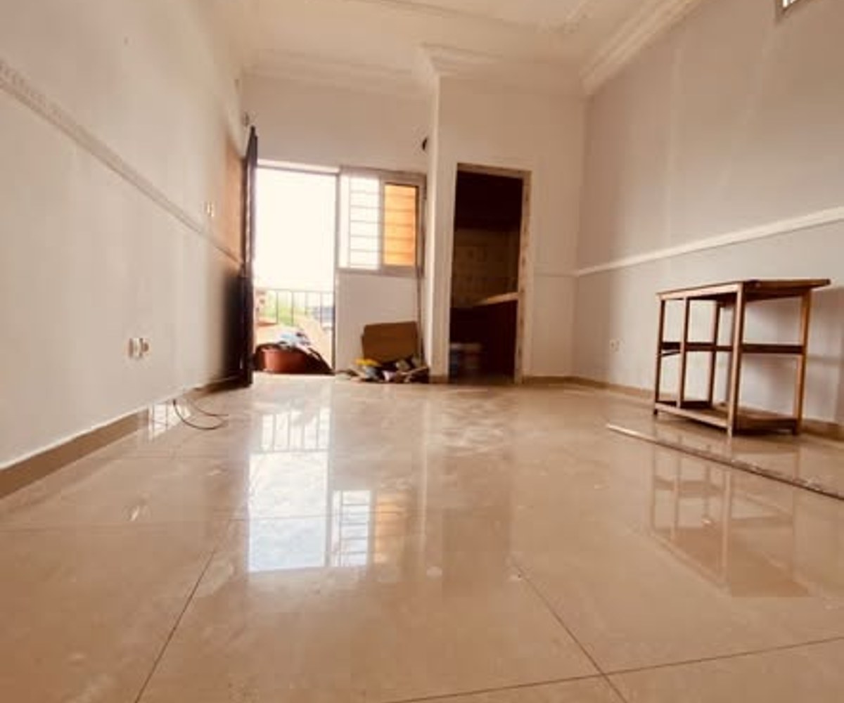 Studio moderne à louer à Kotto Fin Goudron Bangue