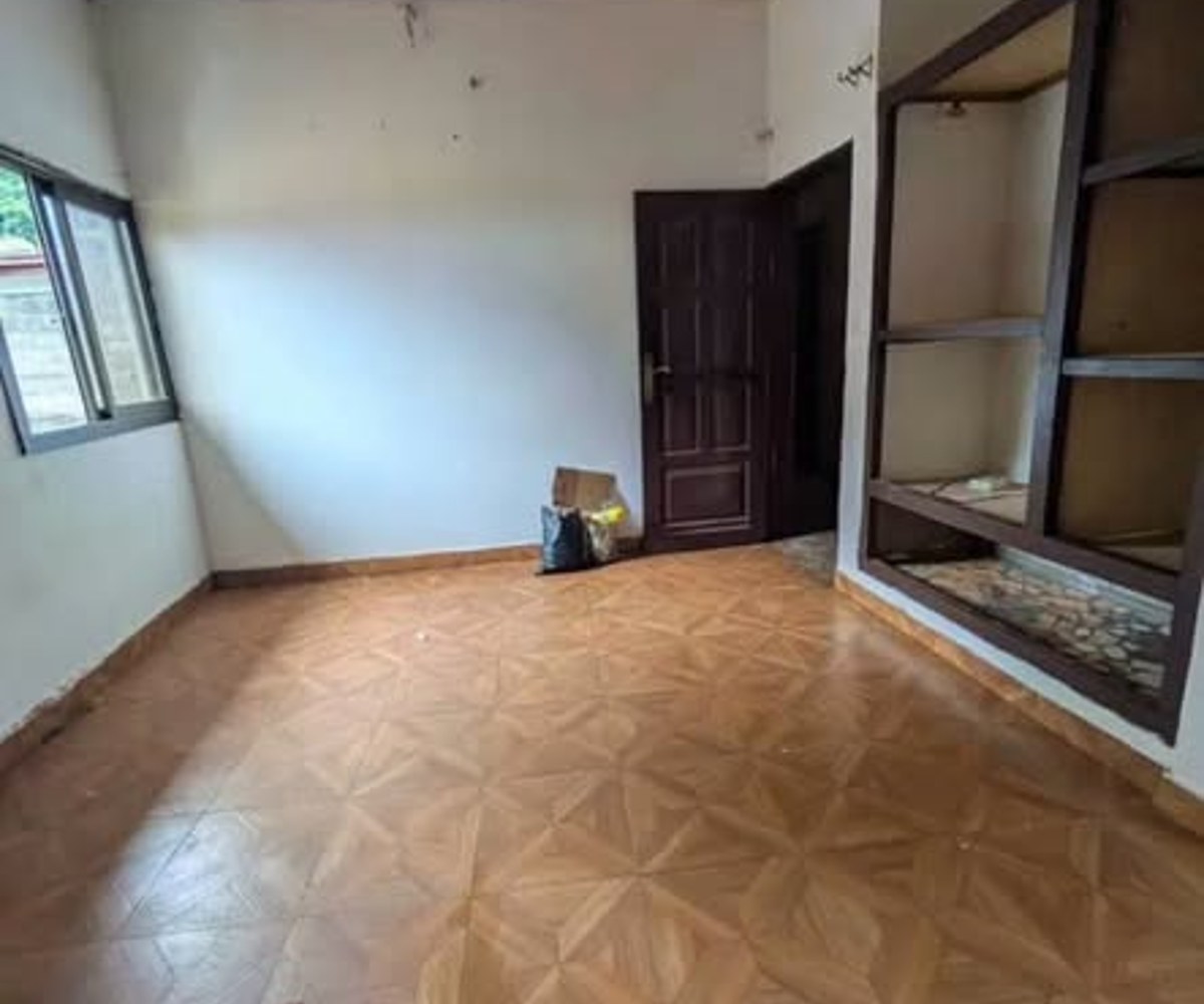 Chambre moderne 3 pièces à Odza Messamendongo