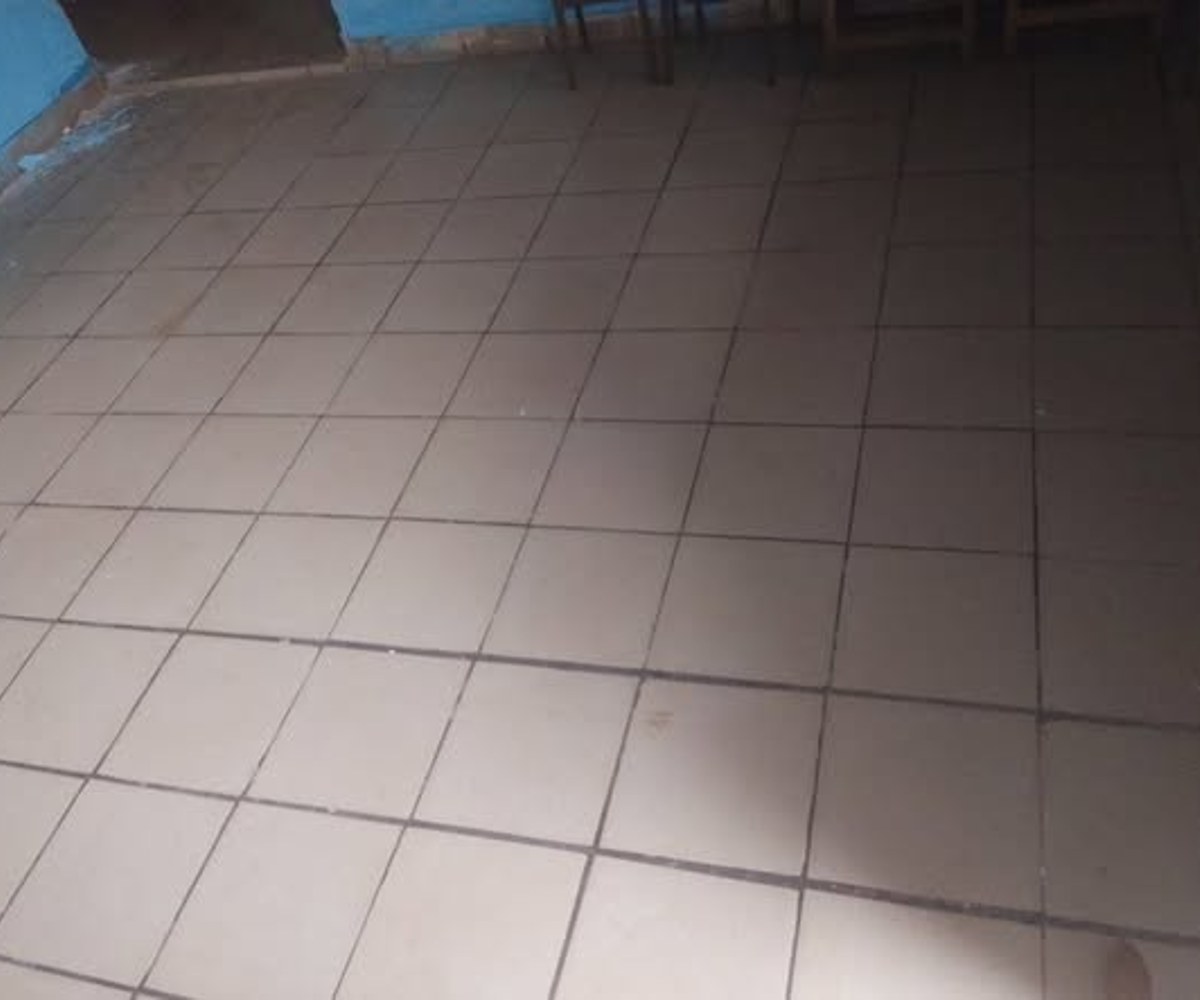 Grande maison de deux chambres à Essomba