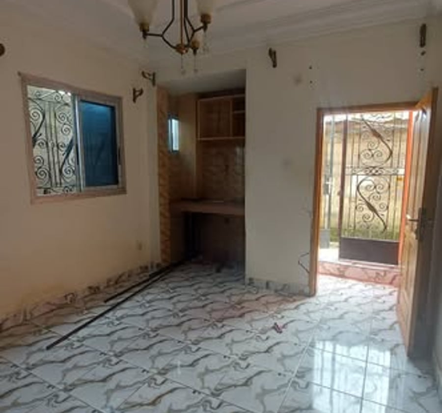 Studio moderne staffé à Dakar, Douala