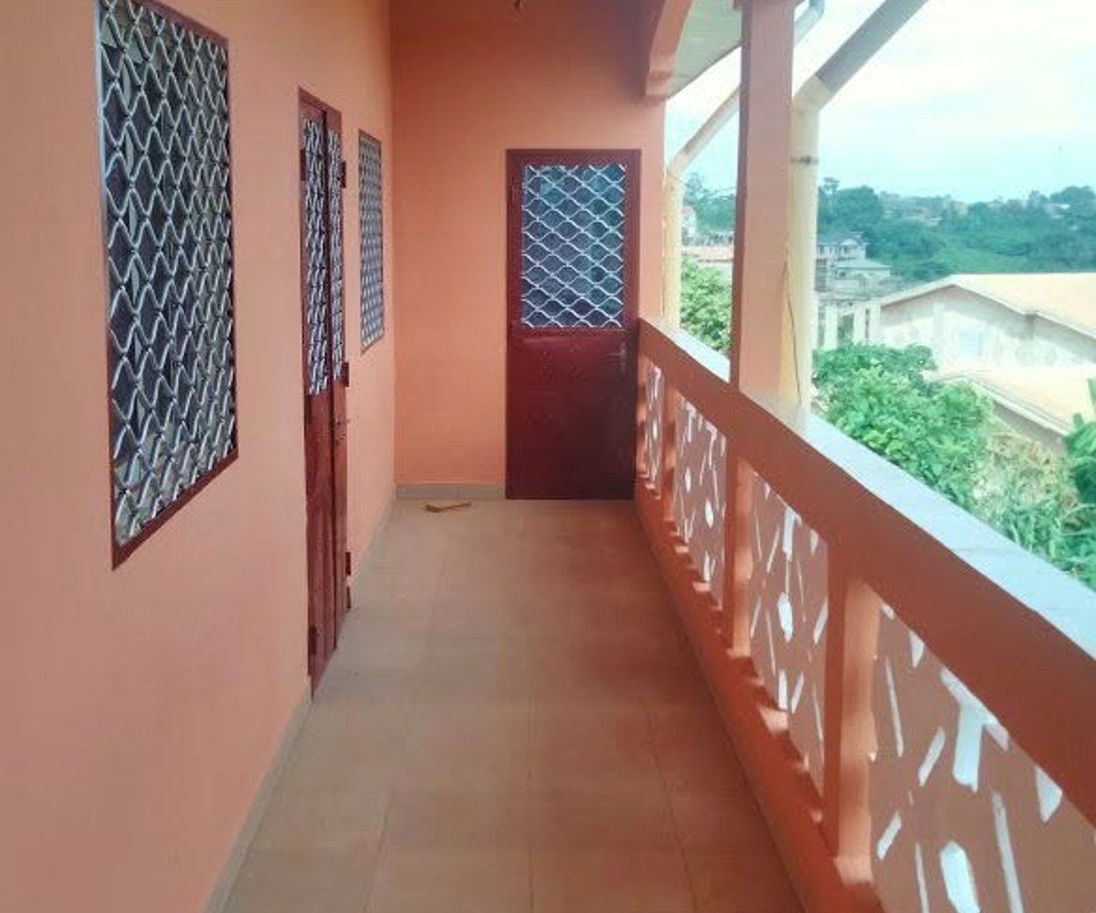 Vaste appartement moderne à Nkolmesseng