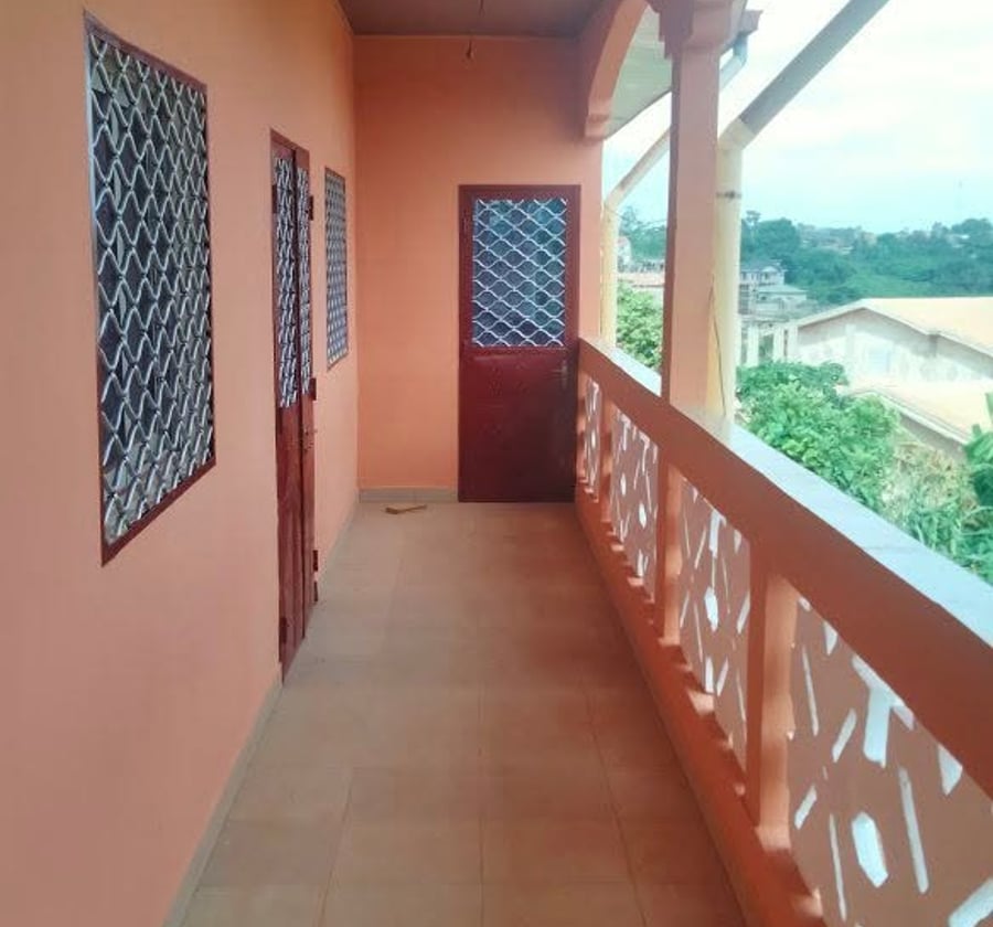 Vaste appartement moderne à Nkolmesseng