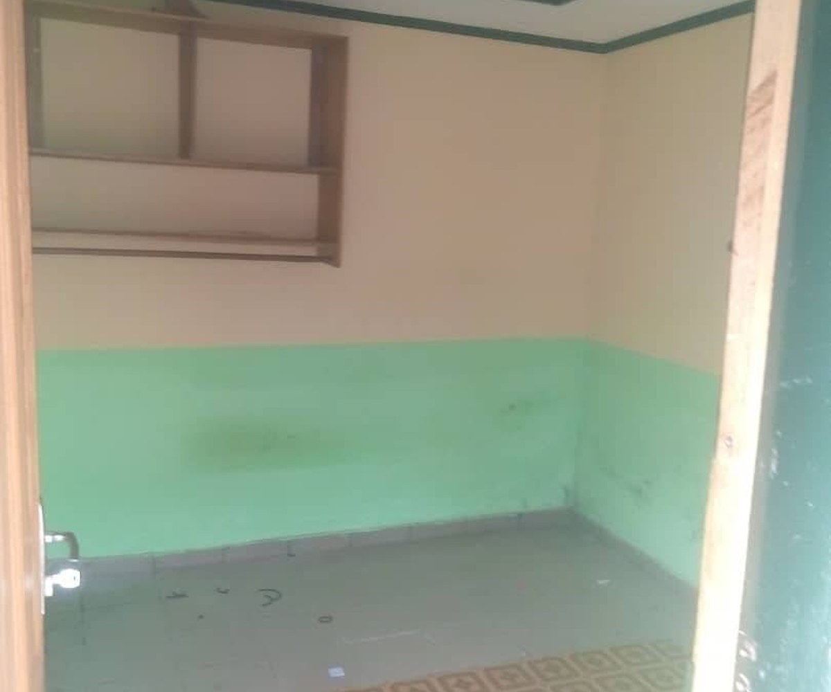 Chambre simple à louer – Ngousso, Yaoundé