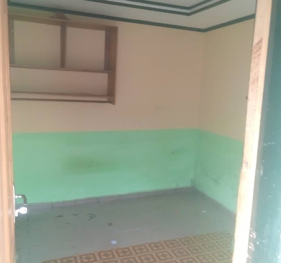 Chambre simple à louer – Ngousso, Yaoundé