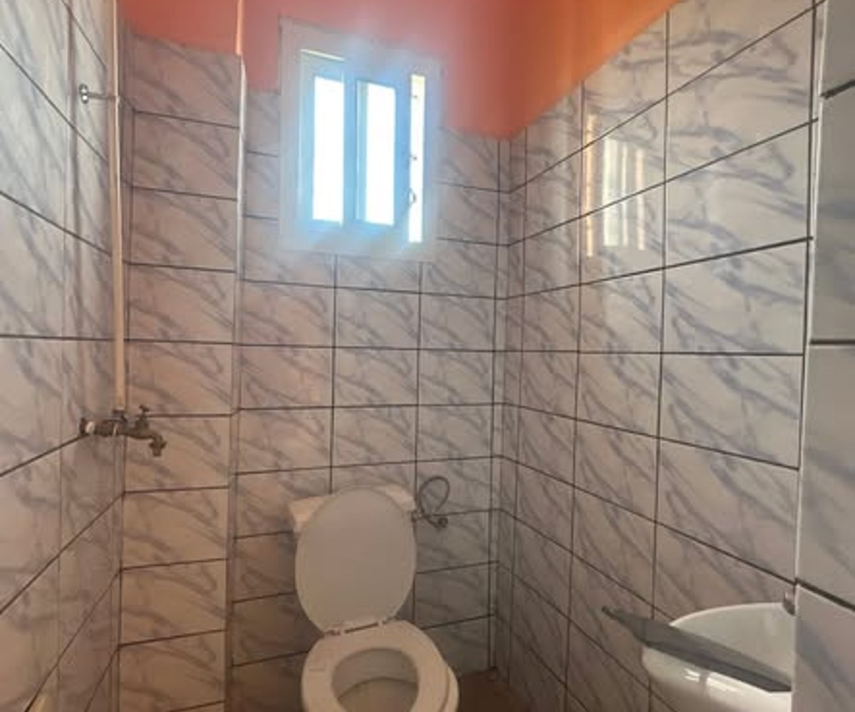 Vaste chambre moderne à louer - PK14 Douala