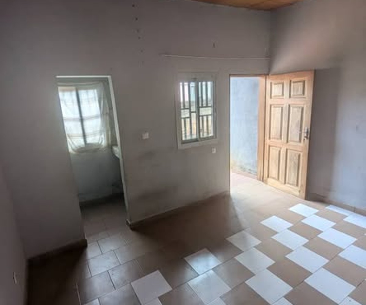 Studio moderne 4 pièces à Nkolfoulou