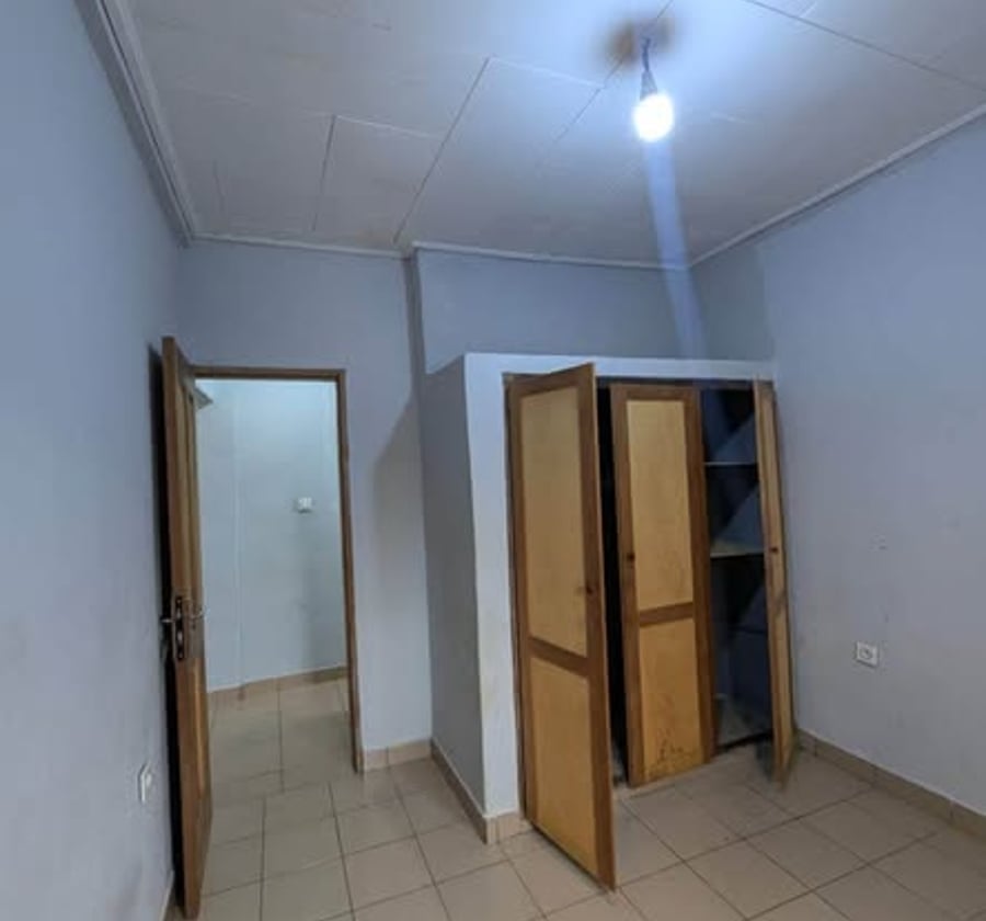 Studio moderne à louer à Obobogo