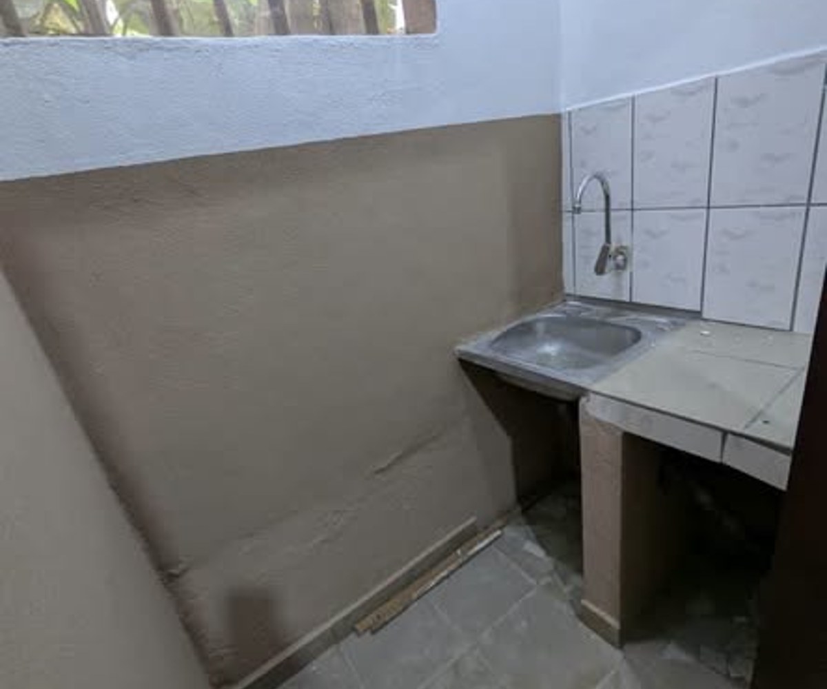 Chambre moderne nouvellement construite à Ndogbong