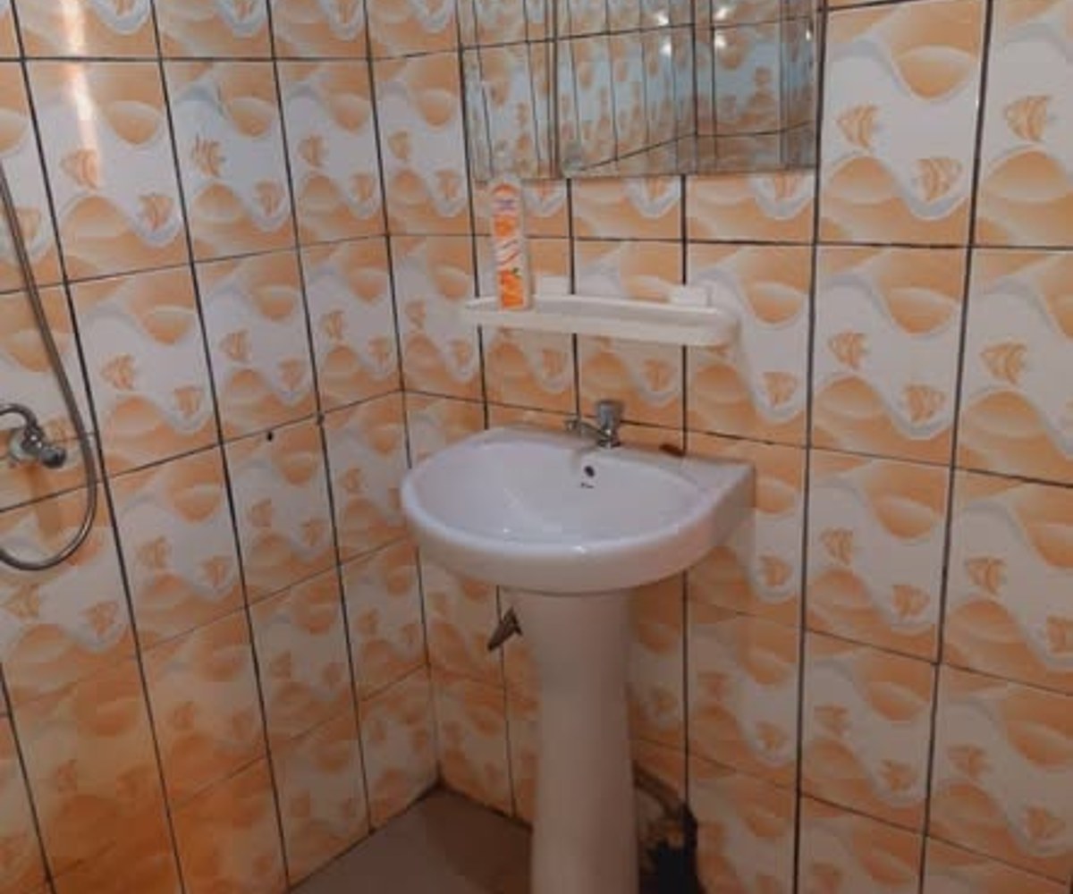 Grande chambre moderne - Hôpital de la caisse, Yaoundé
