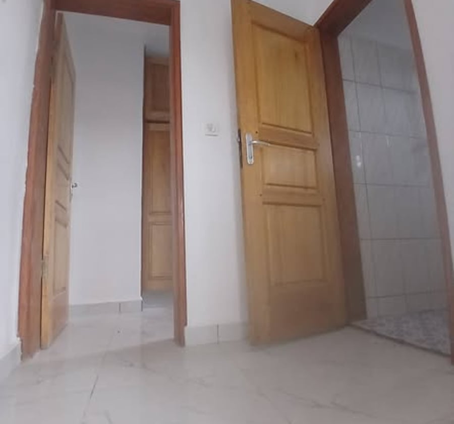 Studio moderne à PK 12, Douala