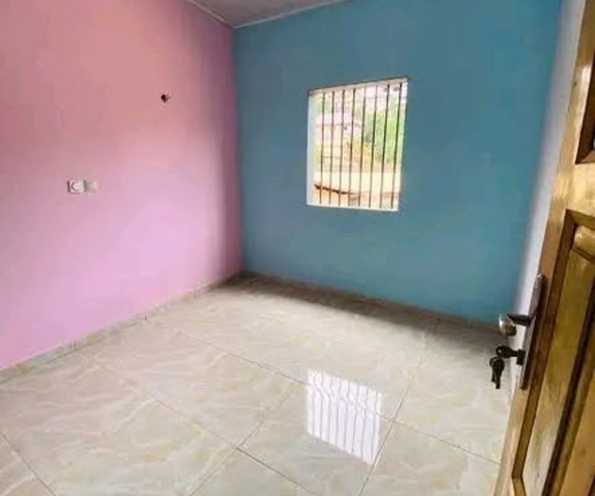 Studio moderne 4 pièces à louer - Rond point Nlongkak