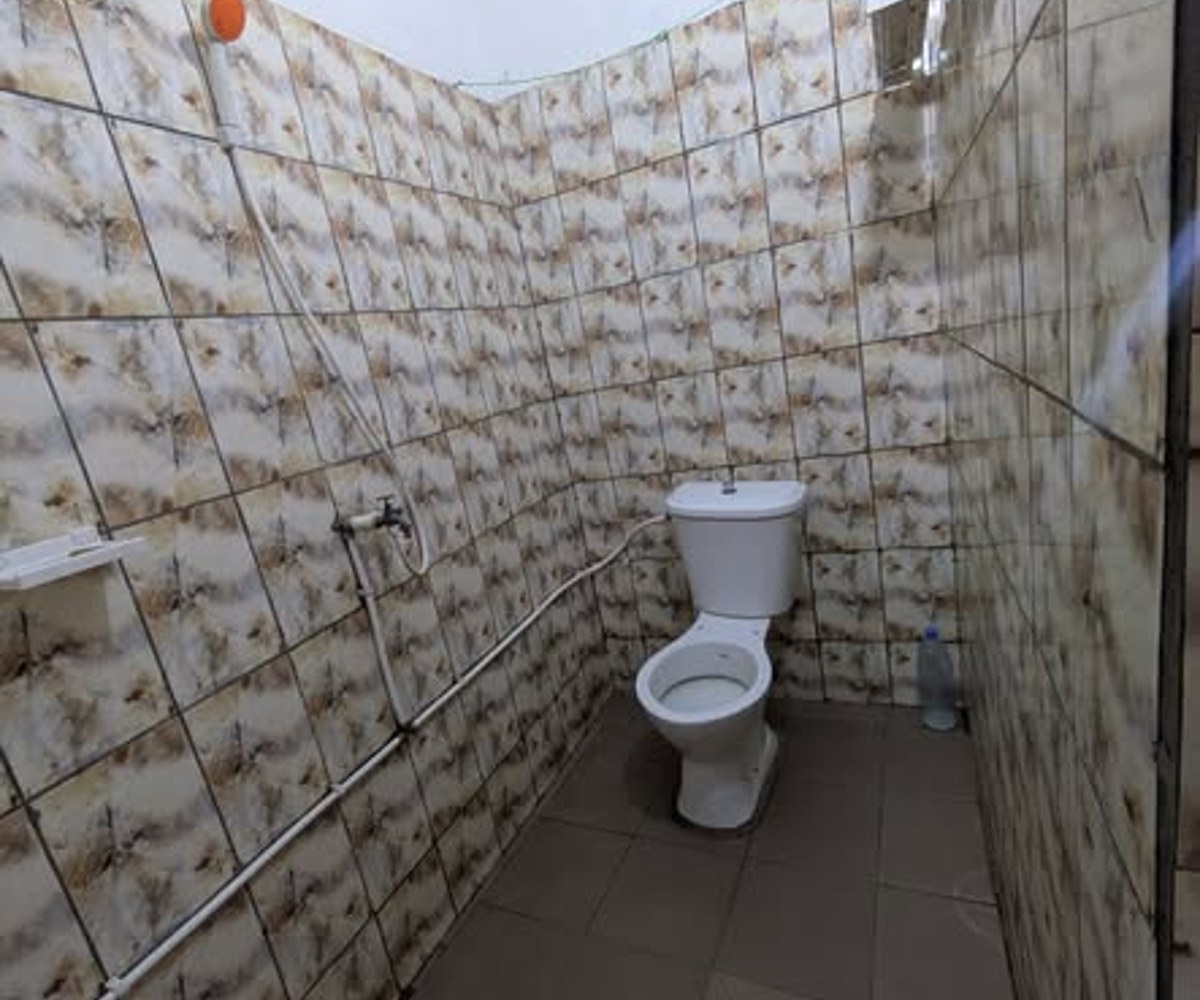 Vaste chambre à louer à Logbessou